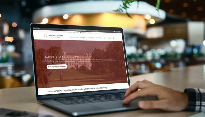 Startseite Commercial Factoring auf Laptop