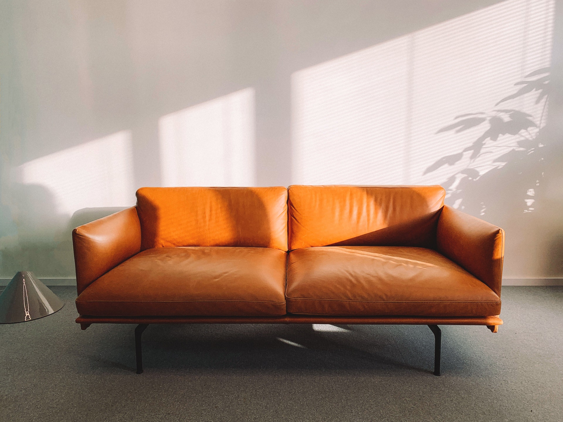Sofa im Wartebereich